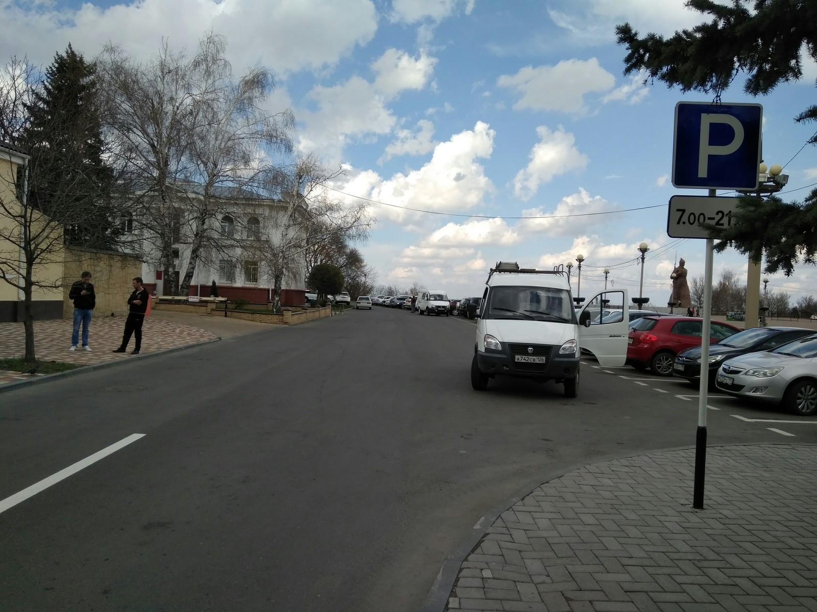 I parked the car on the left side behind the sign 6.4 Parking. On the back, on the left side of the road, there is a sign 3.27 stopping is prohibited .. - My, DPS, Tow truck, Parking