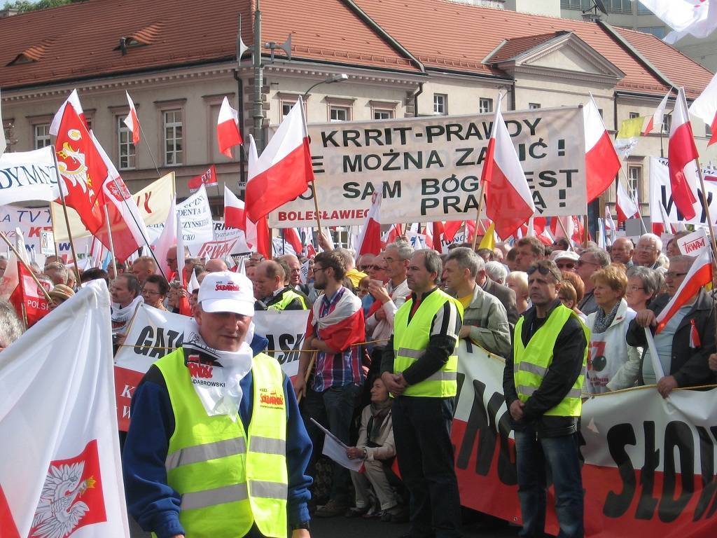 Всё началось со сбора подписей. Отмена пенсионной реформы в Польше - Моё, Пенсионная реформа, Польша, Качиньский, Польско-Польская война, Туск, Длиннопост, Лех Качиньский