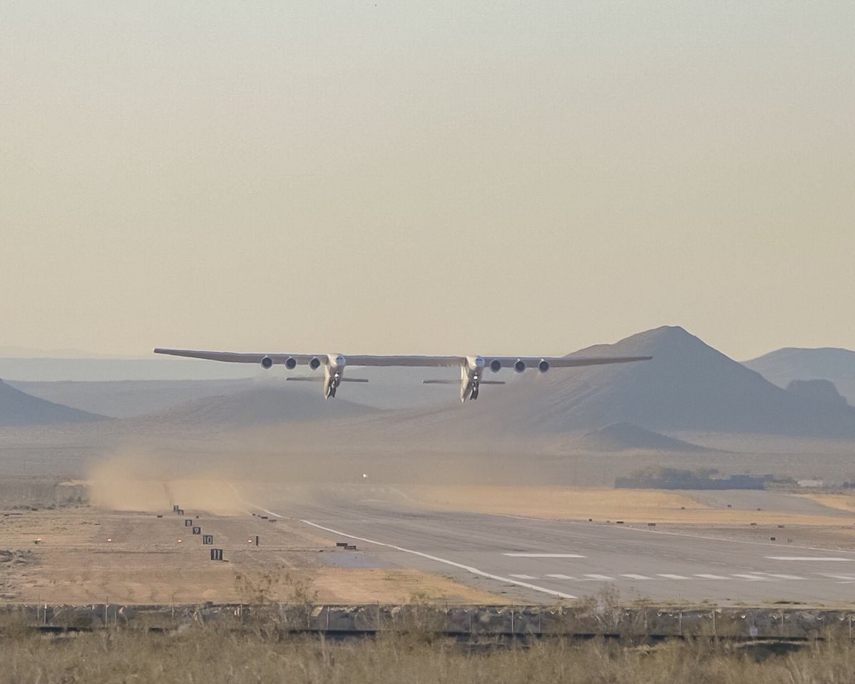 The largest plane in the world took to the skies - Airplane, Record, Longpost