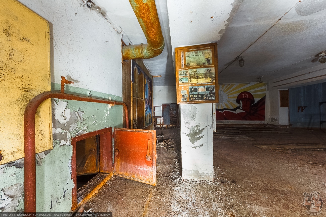 Abandoned bomb shelter with beautiful Soviet posters - My, Omsk, Bomb shelter, Zsgo, Soviet posters, Urbanphoto, ZSGO Club, Longpost