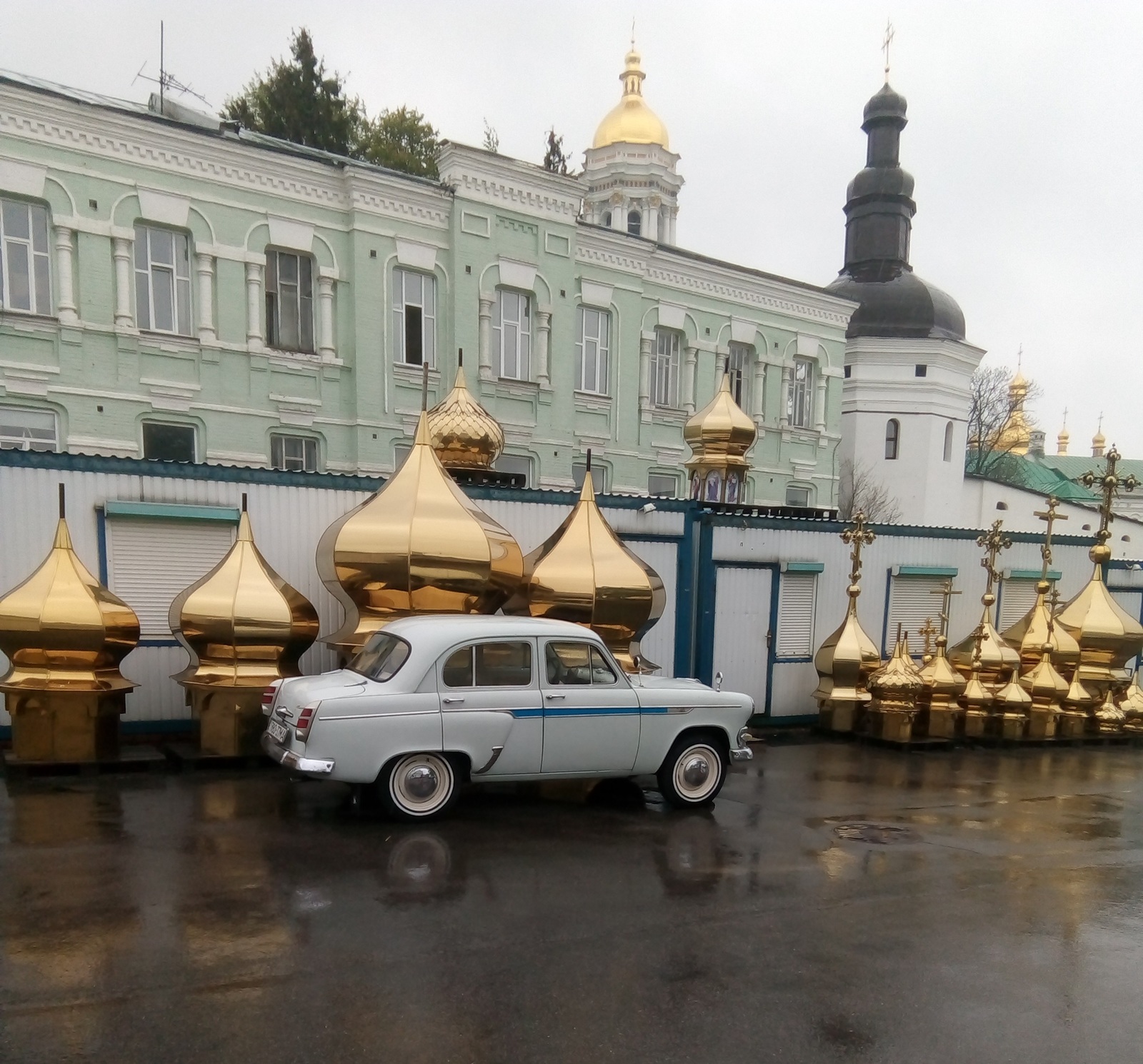 Muscovite in Lavra - Moskvich, Lavra, Kiev, Religion, The photo