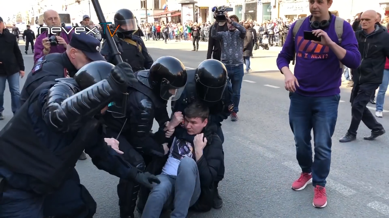 The guy stood up for a woman on May Day in St. Petersburg. - Saint Petersburg, Detention, Longpost, Politics