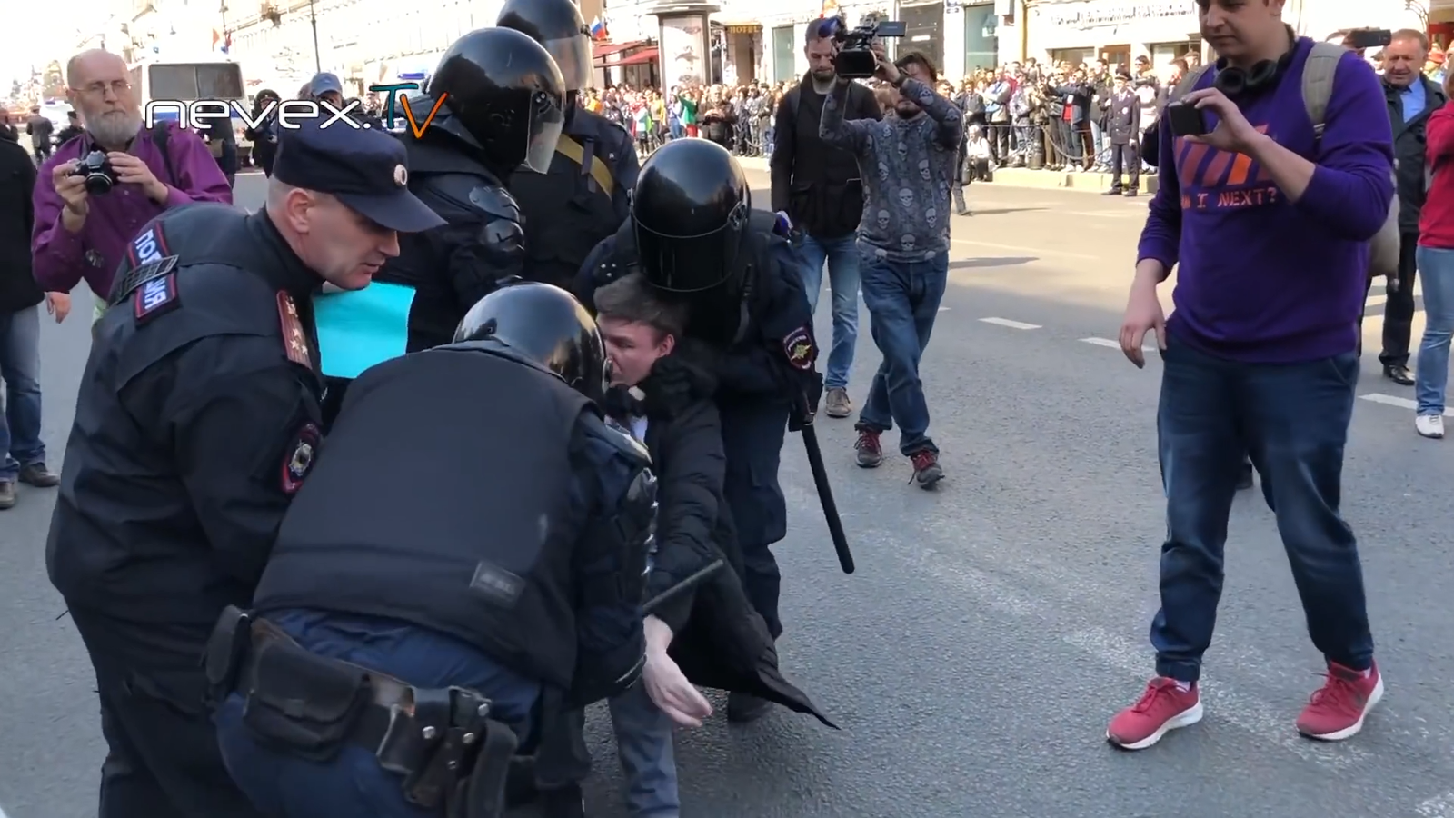 The guy stood up for a woman on May Day in St. Petersburg. - Saint Petersburg, Detention, Longpost, Politics