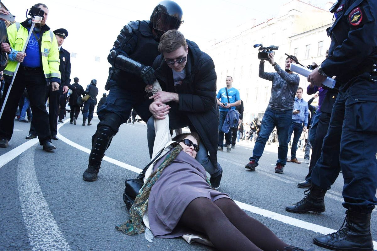 The guy stood up for a woman on May Day in St. Petersburg. - Saint Petersburg, Detention, Longpost, Politics