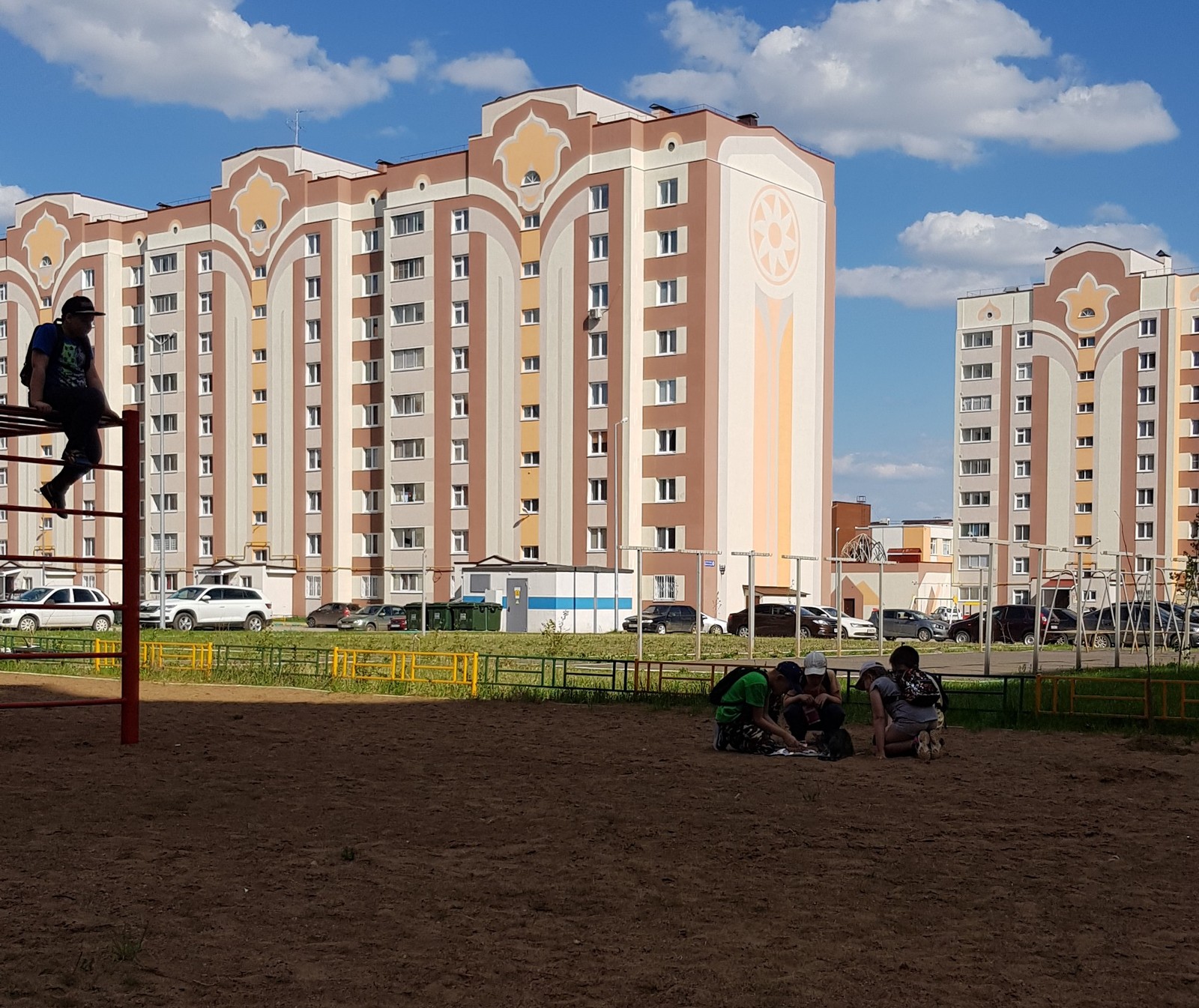 What do kids do on the playground today? - My, Dinner, cat, Children, Almetyevsk, Longpost