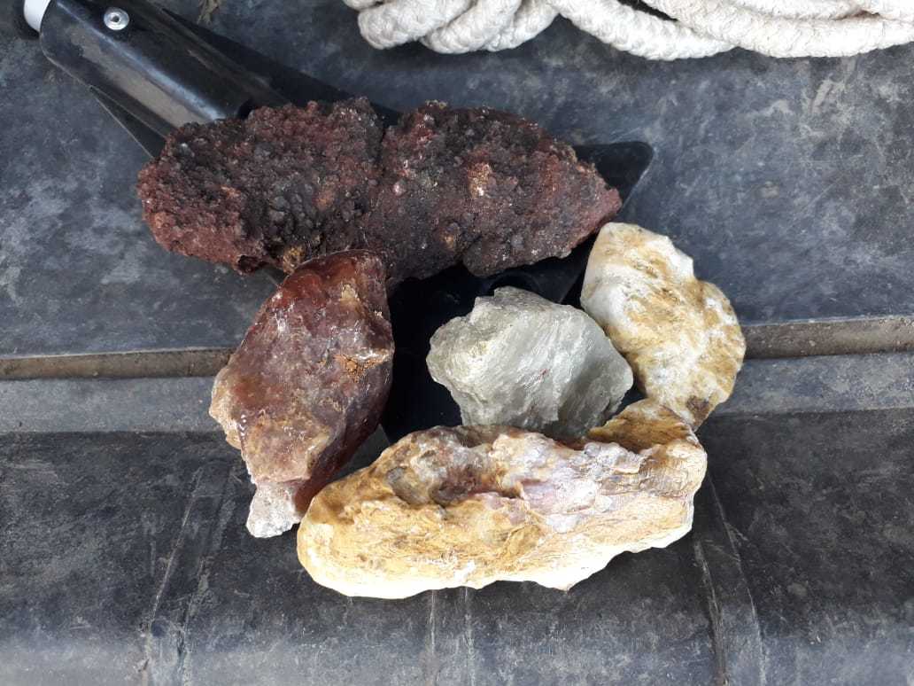 Help identifying a mineral/ore - My, Minerals, Crystals, Longpost