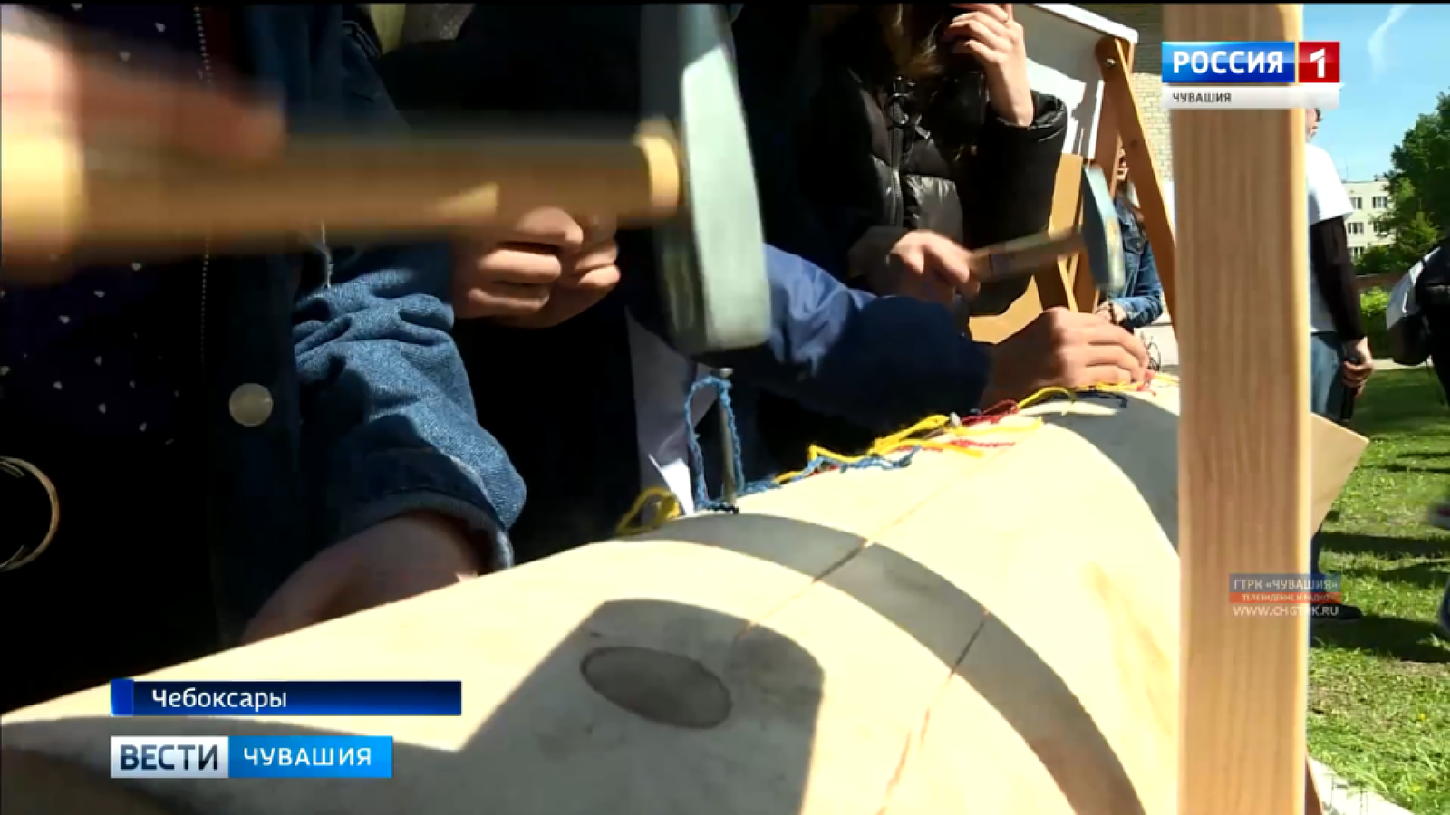 Schoolchildren hammered nails into logs as a protest against bad habits - Drive in, Pupils, Bad habits, Healthy lifestyle, Shta?, Video, Addiction, Cheboksary, Longpost