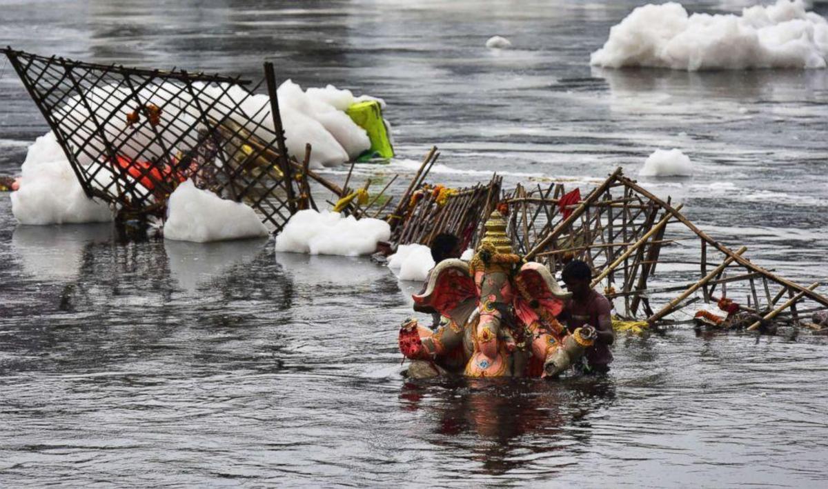 sacred foam - Ecology, River, India, Pollution, Ecosphere, Longpost, Yamuna, Civilization, Krishna