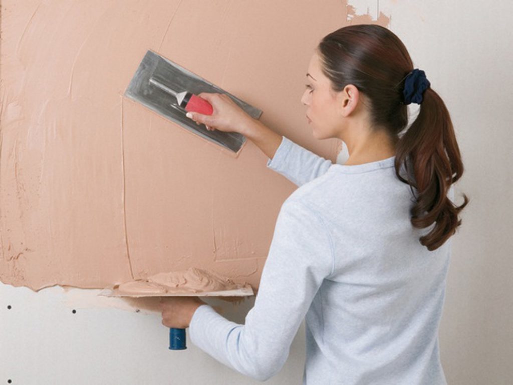 Шпаклевка по краске: как выровнять стены, если они были покрашены
