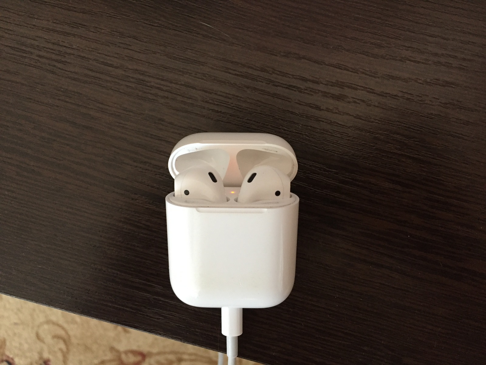 Найдены Airpods | Пикабу