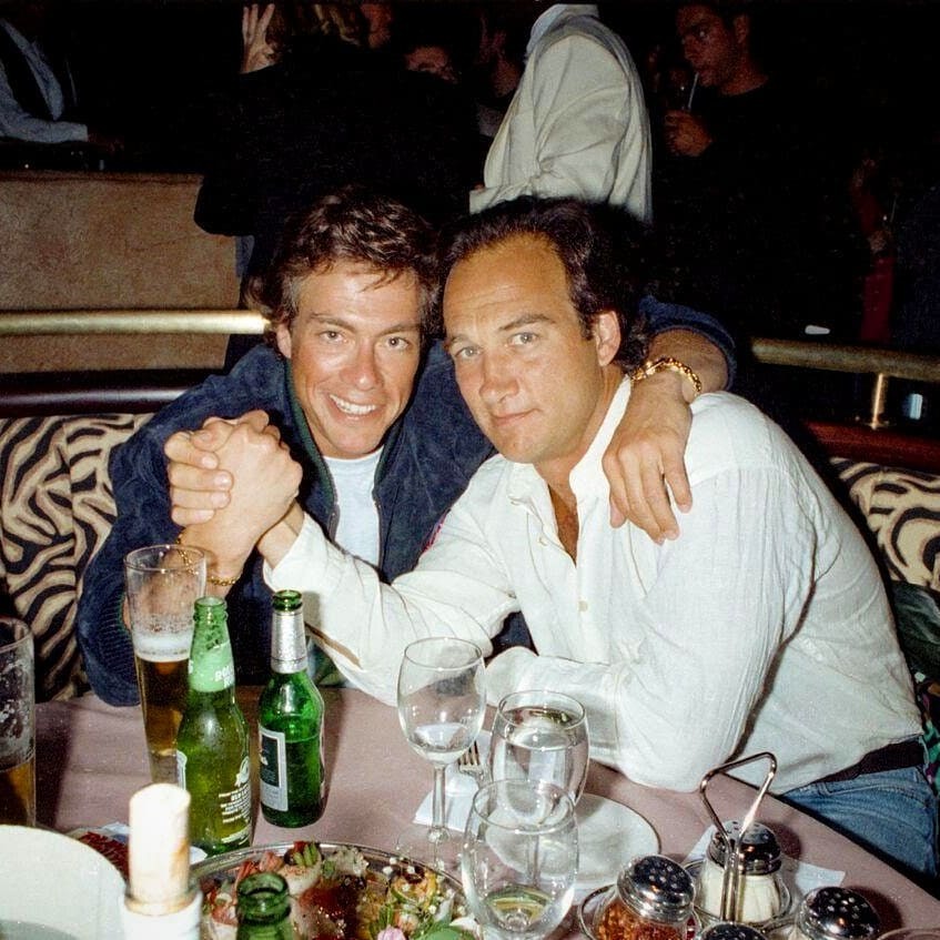 Van Damme and James Belushi at the opening of the Planet Hollywood restaurant, 1993 - Jean-Claude Van Damme, James Belushi, A restaurant, The photo, Celebrities