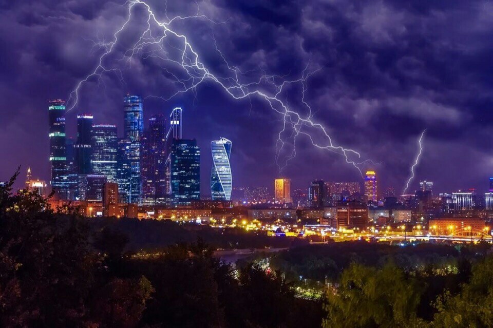 The force of the elements over Moscow - Moscow, Thunderstorm, Moscow City