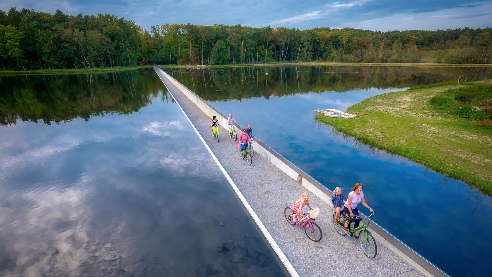 Cutting through the surface - Bike path, Lake, Limburg, Belgium, Video, Longpost