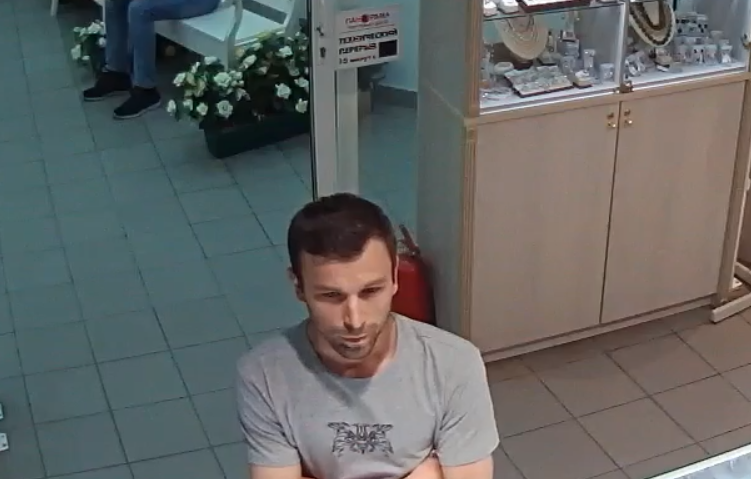 Stole a million dollar ring. - My, No rating, Robbery, Moscow, Jewelry, GIF, Negative