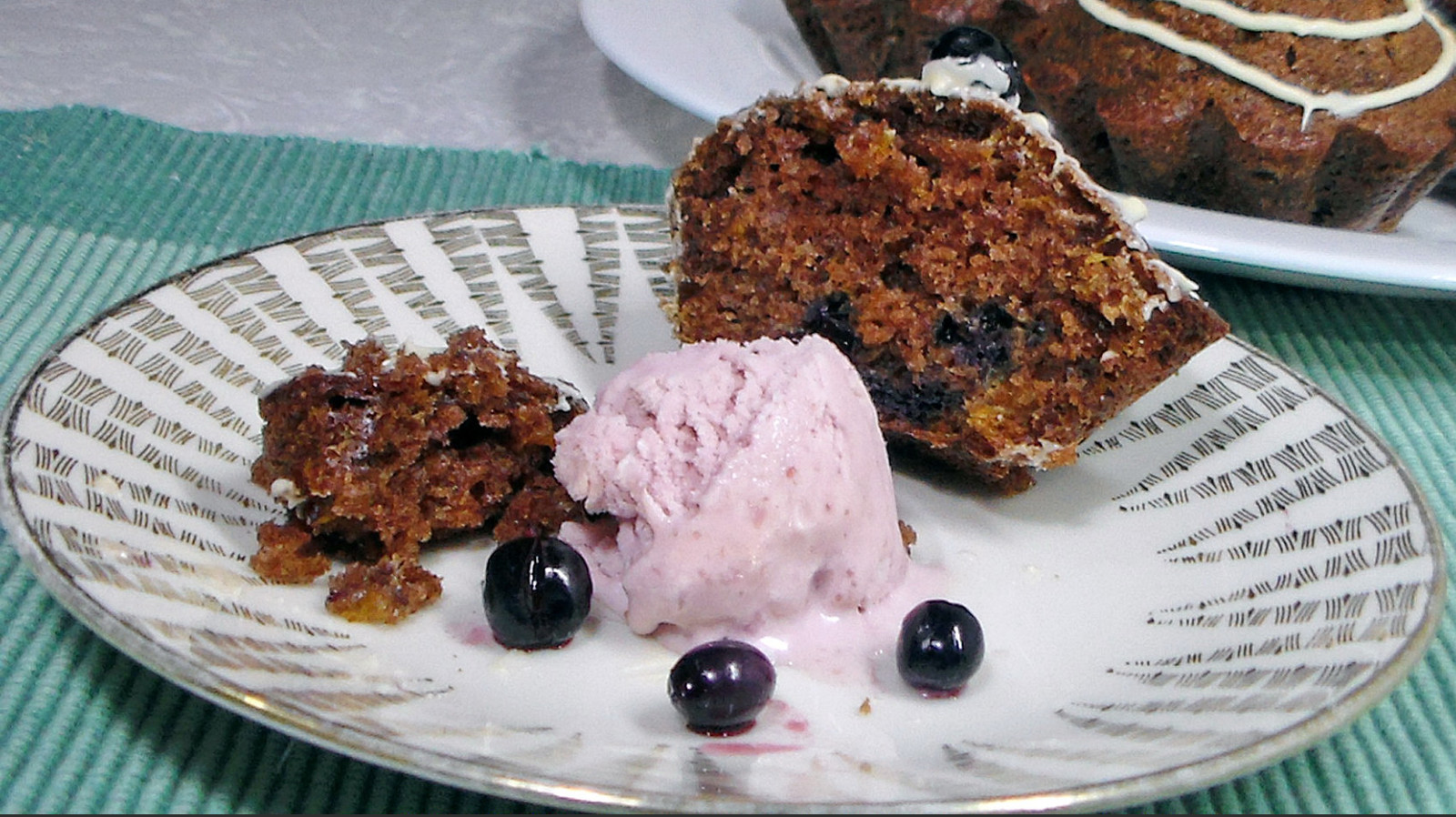 Chocolate cupcakes with blackcurrant and orange - My, Chocolate muffin, Recipe, Cake, , , , Breakfast, Video, Longpost