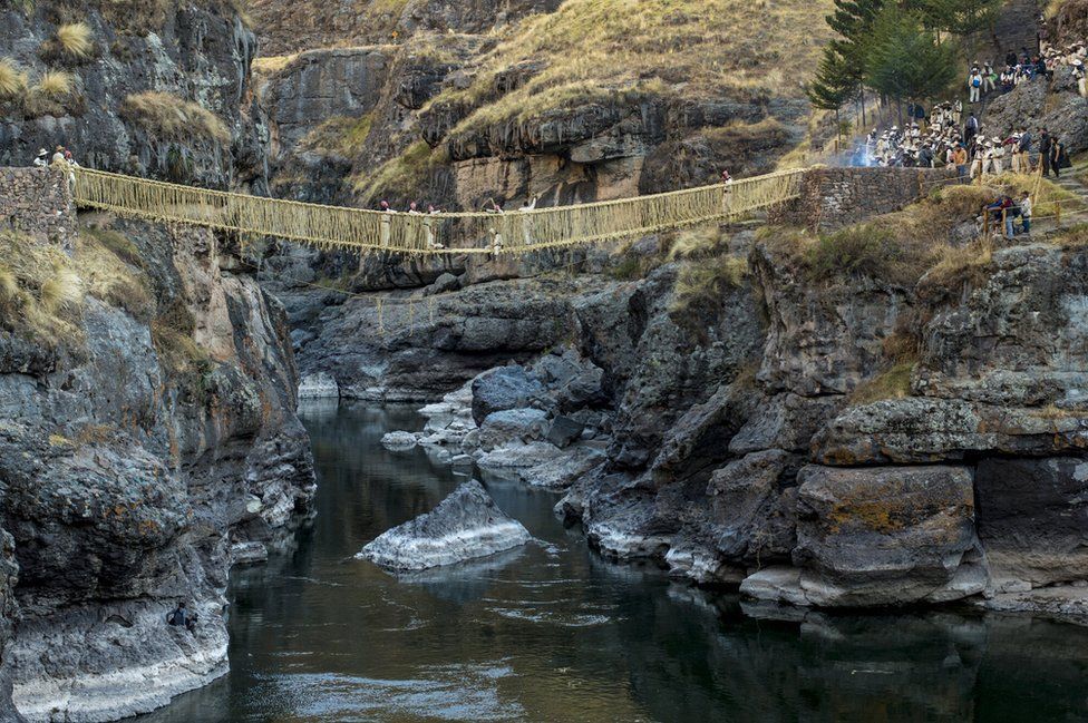 what-does-the-bridge-look-like-which-is-built-anew-every-year-pikabu