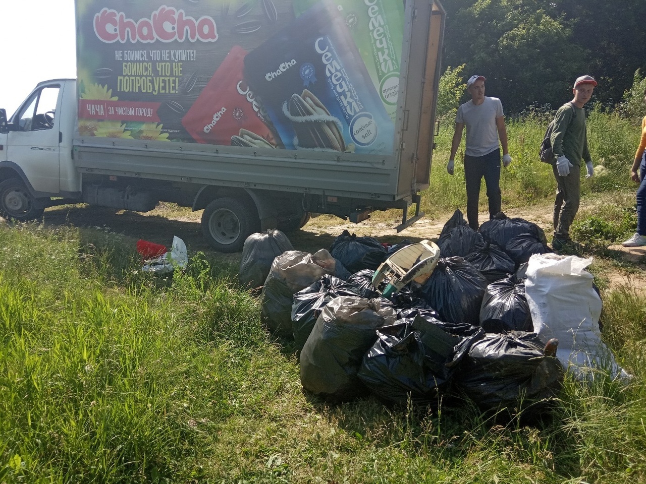 Chelyabinsk chistomen held a community work day on the banks of the Miass - My, Cleaning, Garbage, Separate garbage collection, Chistoman, Chelyabinsk, Saturday clean-up, Pure Man's League, Video, Longpost