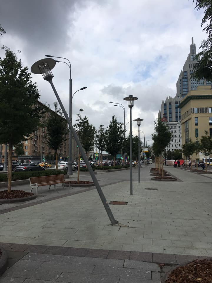 There is no more strength to hold on ... - My, Moscow, Lamppost, Hold on no more strength, Paving slabs