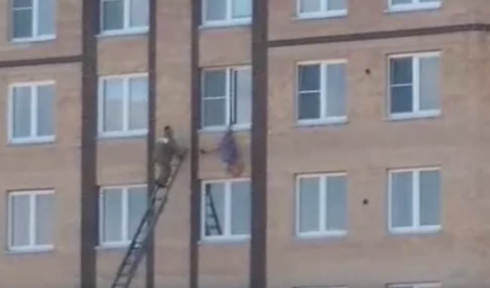 In the Urals, my grandmother flew from the fifth floor, but caught her heel on the third! - Grandmother, The fall, 5 floor, Window, Live, Heels, Video