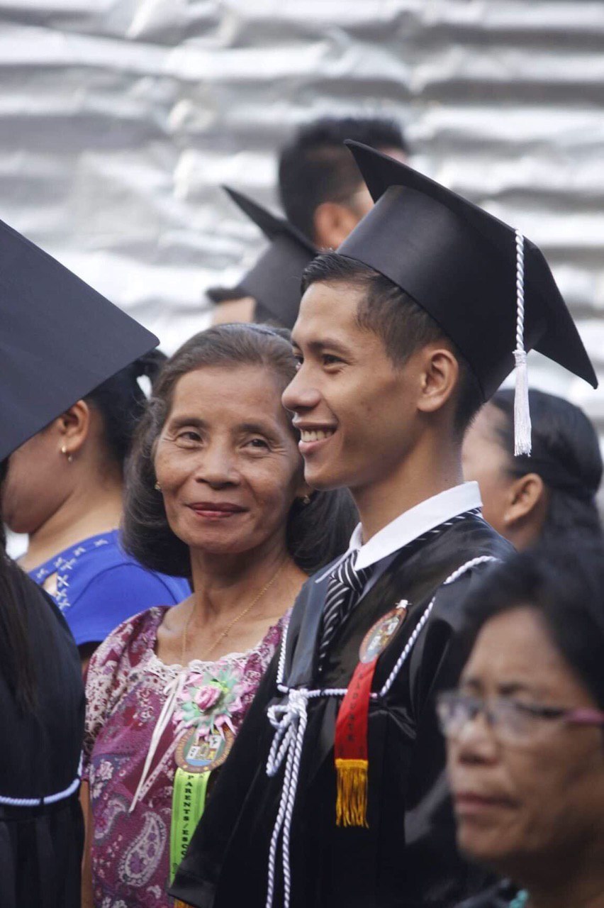 Mom is proud - Mum, Graduates, The photo, Southeast Asia