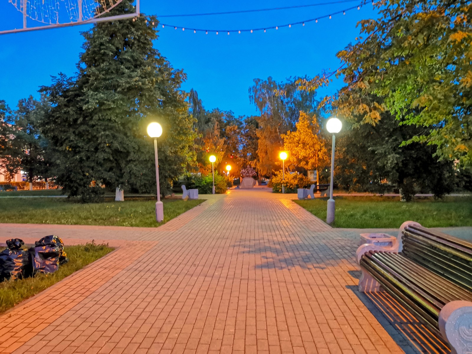 Night sketches - My, Mobile photography, Huawei mate 20, Night, Fountain, Video, A bike, Longpost, Dzerzhinsk