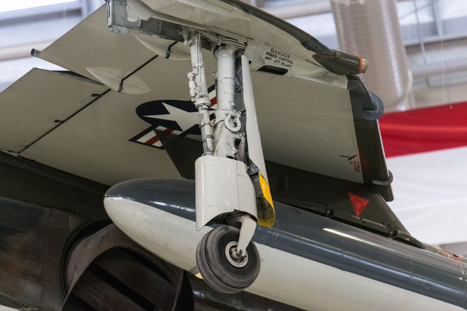 Museum in Pensacola: McDonnell Douglas AV-8C Harrier attack aircraft and its cockpit. - Airplane, Harrier, Museum, Longpost