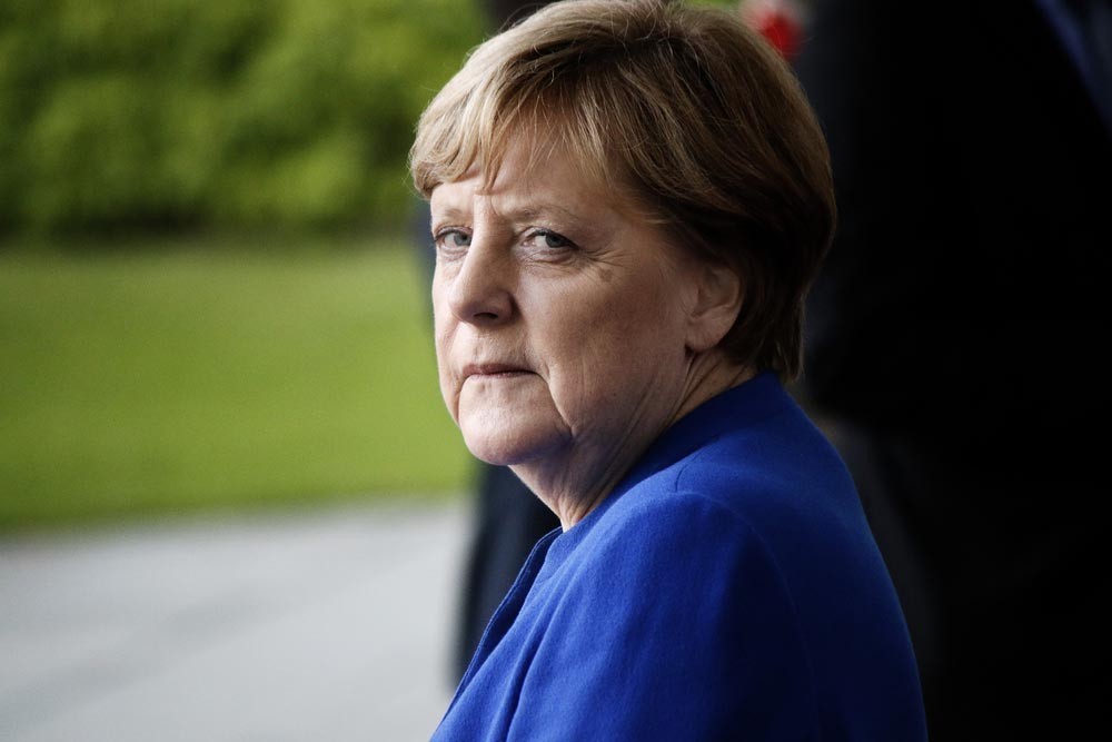 Baboization of Europe. - Angela Merkel, Politics, Loneliness, Video