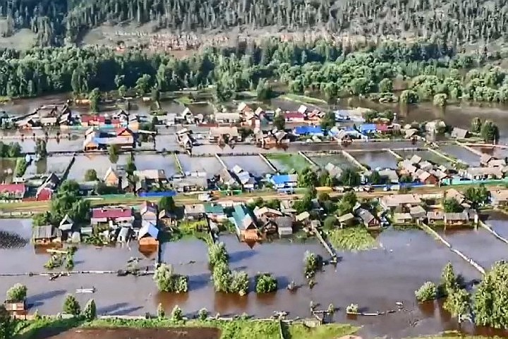 She opened stores, and that’s all: an entrepreneur from a flooded village in the Irkutsk region distributed food worth 600 thousand rubles - Irkutsk region, Unselfishness, Flood, Do good, Video, Longpost, Help, Kindness