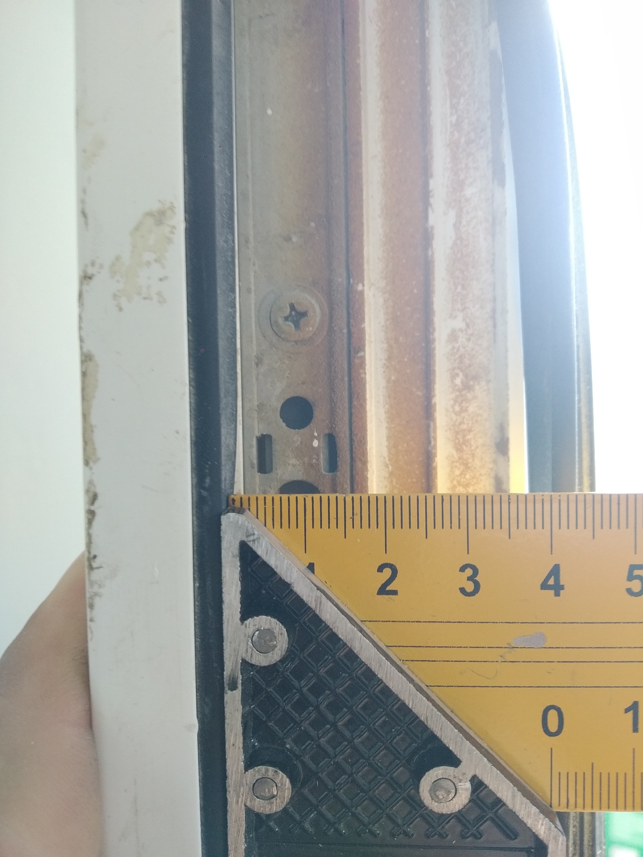 Измерить систему профиля балконной двери. Ось фурнитуры 9 или 13. Как определить профильную систему балконной двери. Окна 9 или 13 мм. Профиль балконной двери