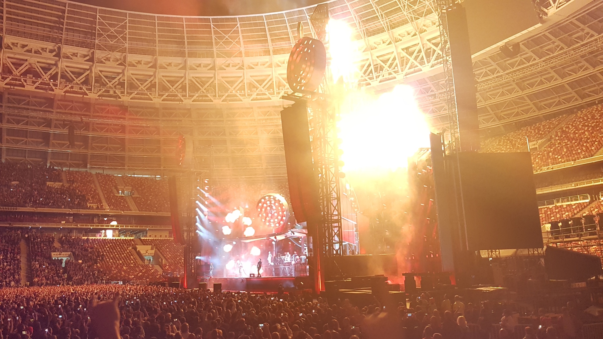 Metallica vs Rammstein at Luzhniki. comparison - My, Rammstein, Metallica, Luzhniki, Concert, Stadium, Mat, Longpost