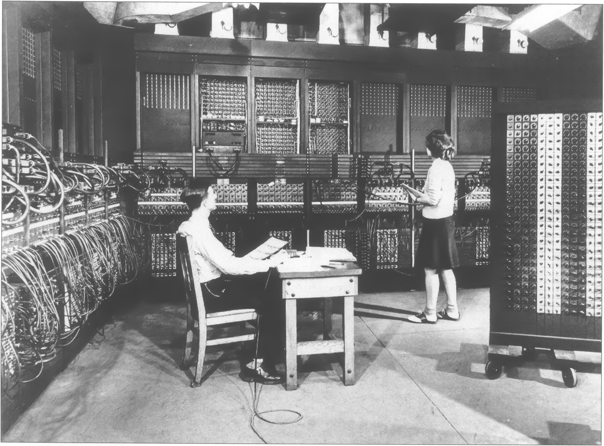 фотографию первого в мире компьютера