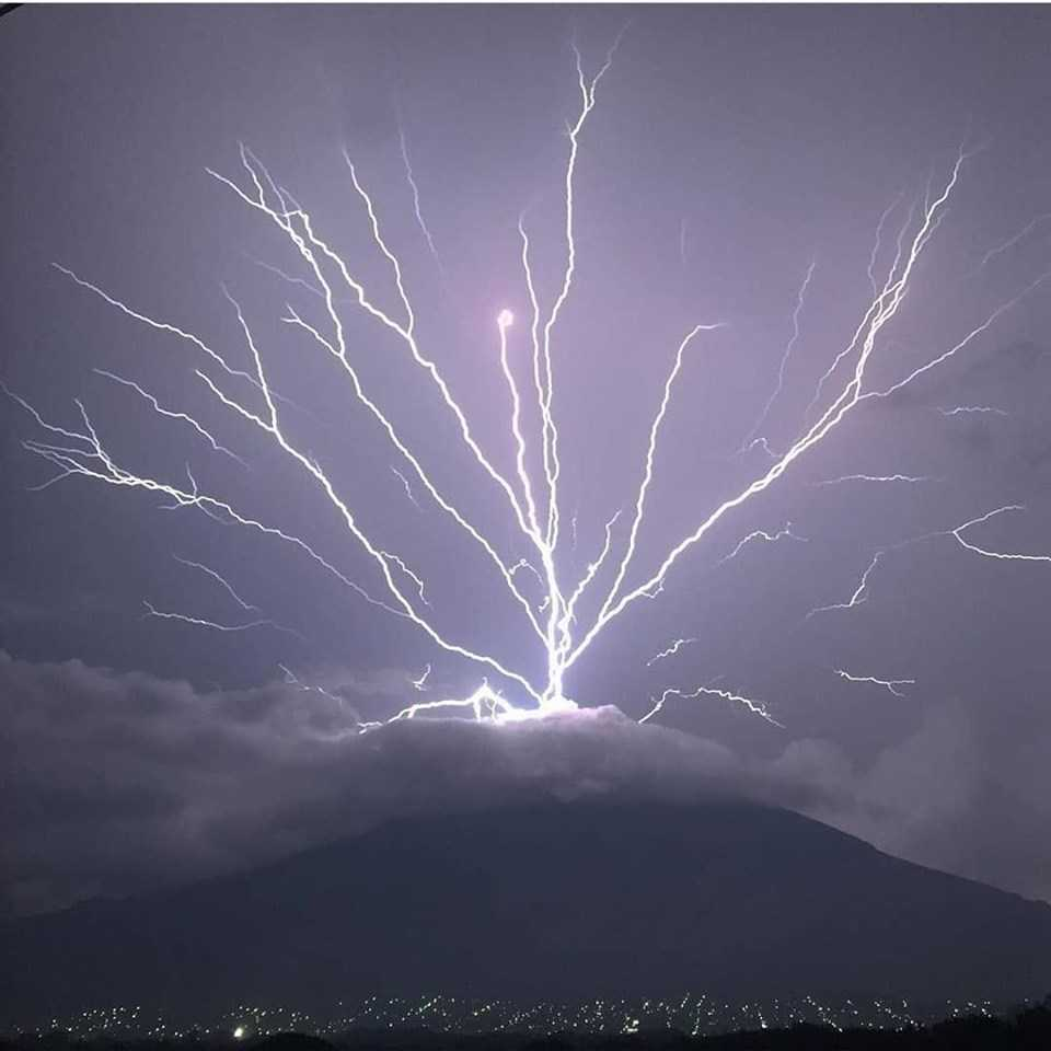 Arborescent lightning at Auga Volcano, Guatemala. August 2019. - Lightning, Guatemala, Natural phenomena, The photo, Aesthetics, Magical worlds volfgert