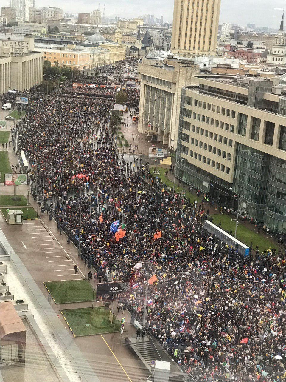 Митинг в поддержку порно на пикабу. | Пикабу