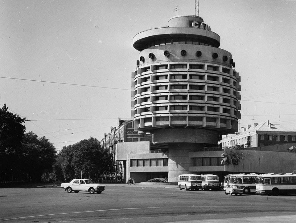 Architecture of the USSR: Hotel Salyut. Kyiv, Ukraine. - Soviet architecture, Architecture, Longpost