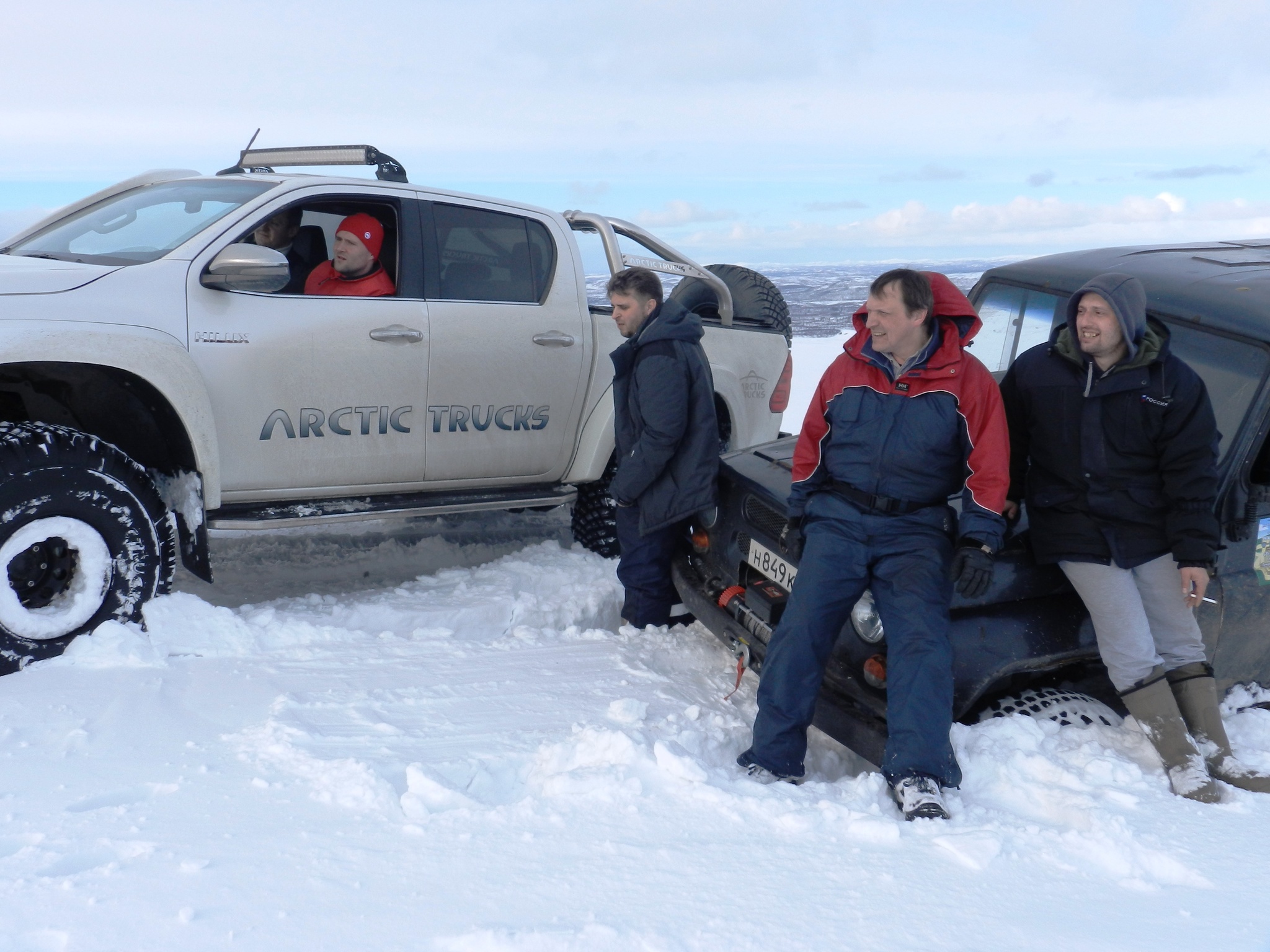 Покорение Лисьей сопки на Duster, УАЗ, Toyota Hilux Arctic Trucks, Land Rover Defender и Патриот. - Моё, Дастер, УАЗ, Снег, Сопка, Мурманск, Лисья, Лэндровер, Отдых, Видео, Длиннопост, Renault Duster, Land Rover