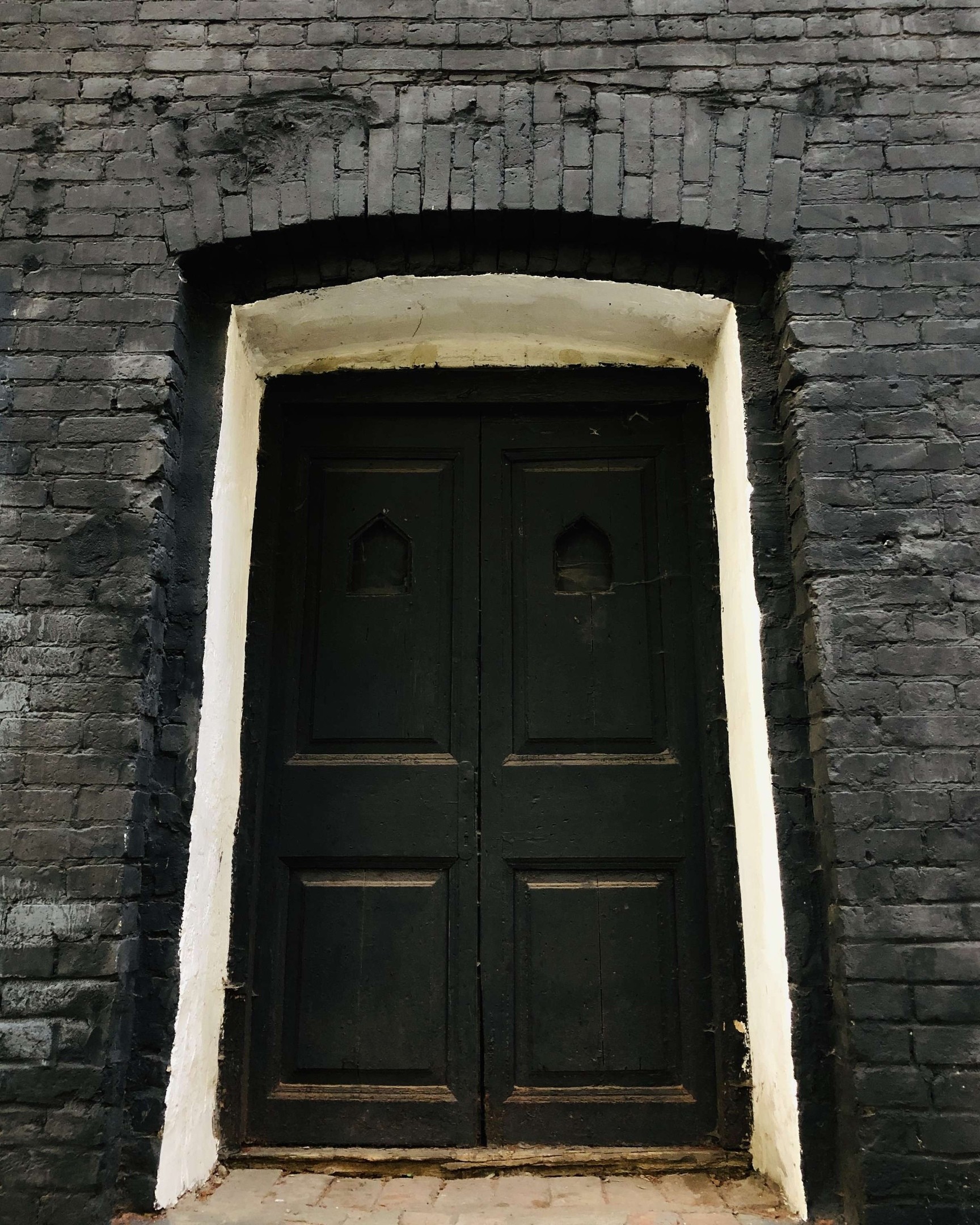 In 2017, the residents of house number 14 in Starokirochny Lane decided to repaint it. And they chose not the most obvious color for Moscow - black - The photo, House, Moscow, Black, beauty, Interesting, Longpost