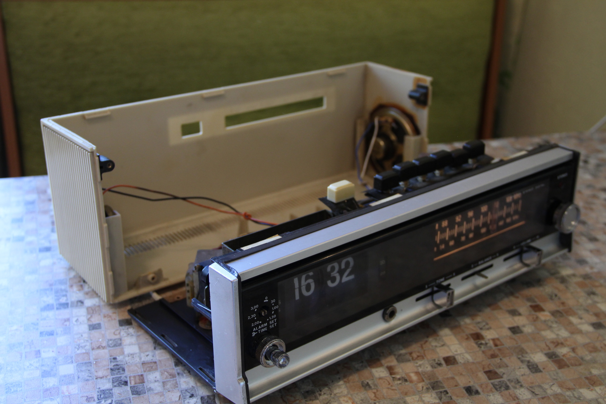 LLOYD'S AM/FM Clock-radio. Model JJ-6673 (Флип часы из 70х) Околоремонт. - Моё, Радио, Часы, Олдскул, 1970, Длиннопост