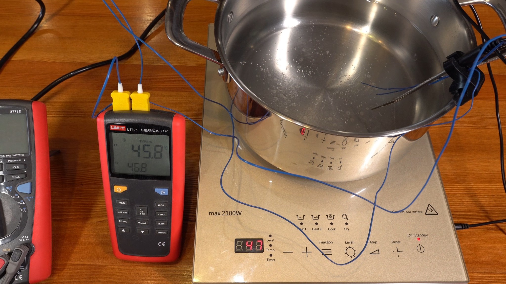 Нагрев hi. Caso TC 2100 Thermo Control. Температурный датчик индукционной плиты. Индукционная плитка с термодатчиком. Индукционная плитка с выносным термодатчиком.