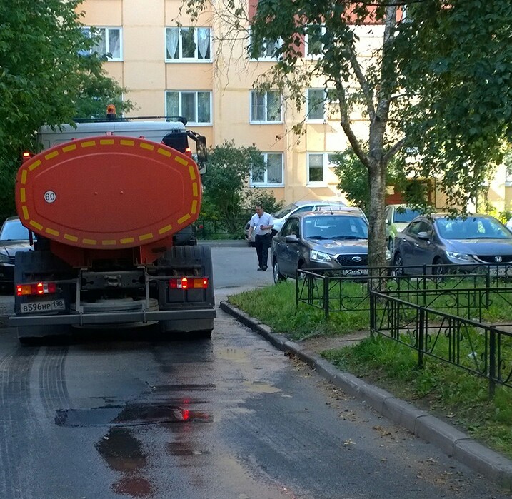 Нано метод поливки дворов без использования воды. - Моё, Без рейтинга, Безделье, Хитрожопость, Поливка, Бомбануло, Неправильно, Сестрорецк, Длиннопост, Хитрость