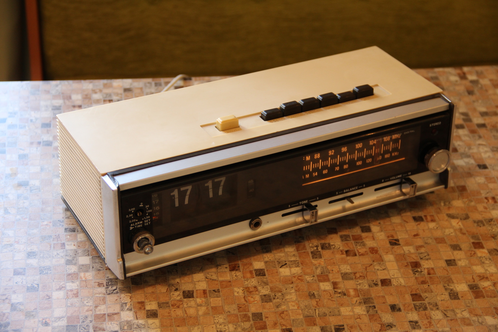 LLOYD'S AM/FM Clock-radio. Model JJ-6673 (Флип часы из 70х) Околоремонт. - Моё, Радио, Часы, Олдскул, 1970, Длиннопост