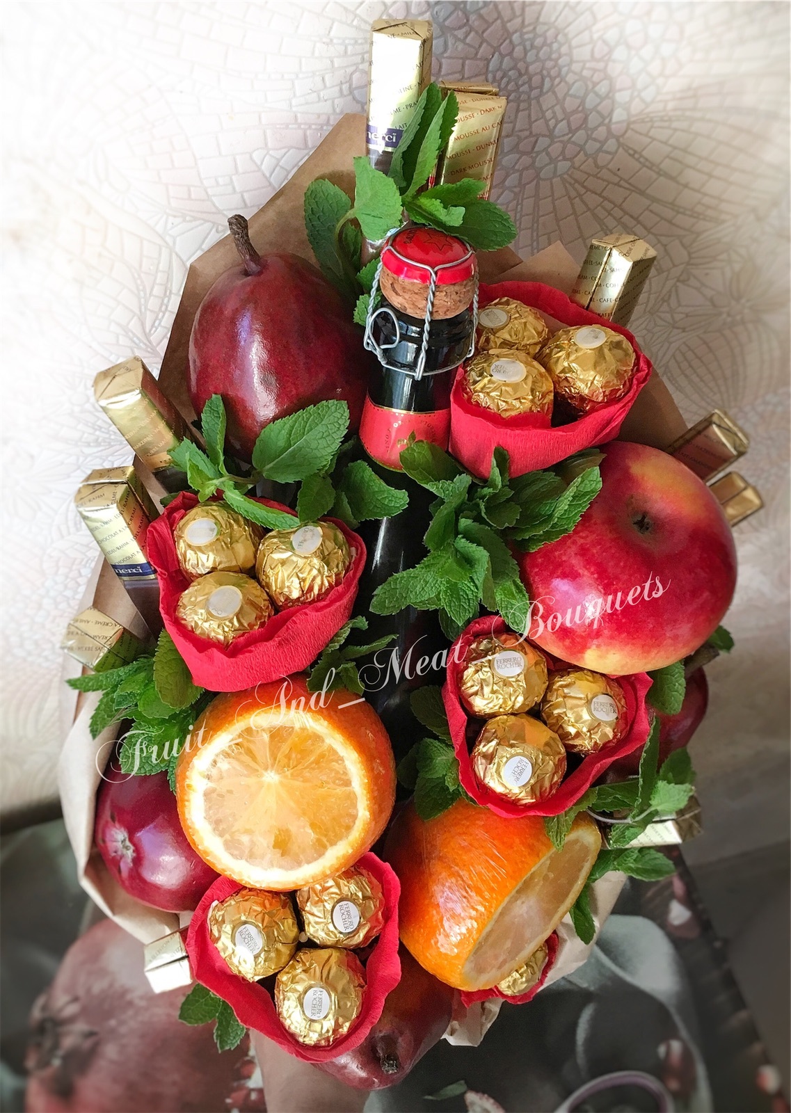 Bottle of sparkling, fruit, candies and mint. That's what you need to stomp to your girlfriend! - My, , Bouquet, Presents, Longpost, Фрукты