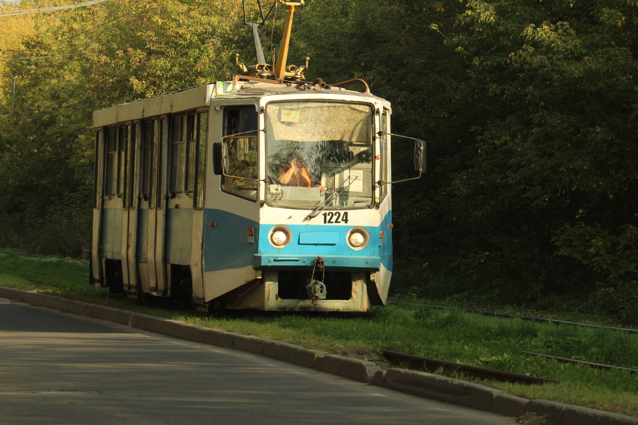 Tram red and tram blue - My, Beginning photographer, Tram, Canon 4000d, Longpost