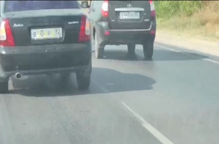 Near Simferopol, police officers chased and fired at a car with the number VOR - Crimea, Auto, Погоня, Police, Video