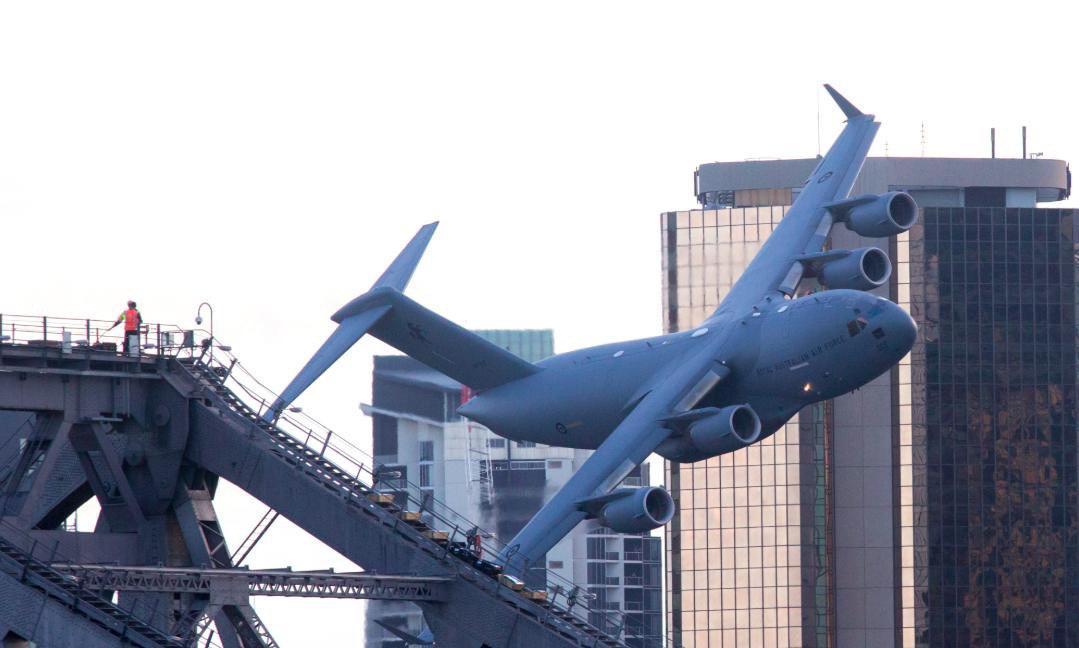 Poolize in the city on the Boeing C-17 Globemaster - Aviation, Australia, The festival, c-17 Globemaster III, Vertical video, Video, Longpost