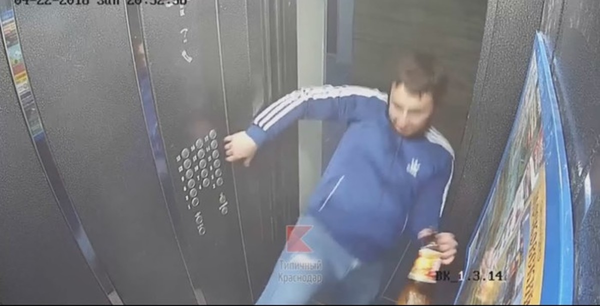 Мальчик пописал в лифте и застрял. Вандализм в лифте. Помочилась в подъезде. Сломанный лифт. Вандалы в подъезде.
