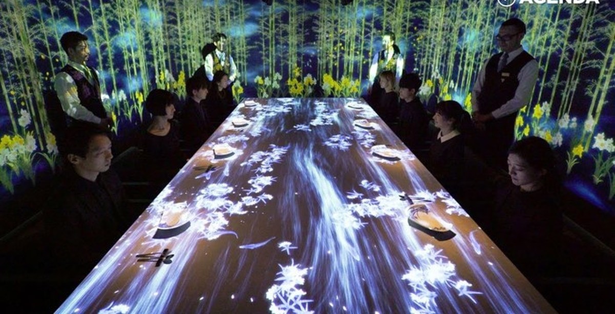 Future dinner. Интерактивный ресторан в Токио. Интерактивный стол в ресторане. Видеомэппинг в ресторане. Сенсорный стол в ресторане.