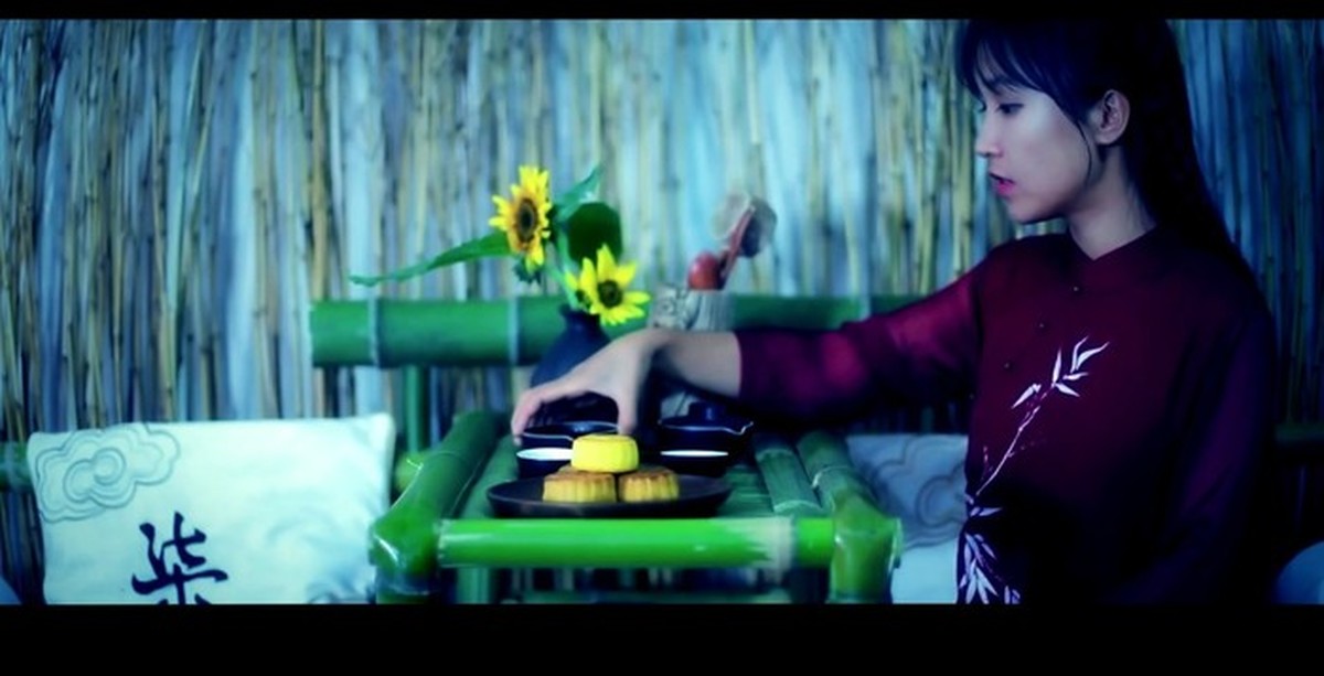 Девушка собирает мебель из бамбука | Пикабу