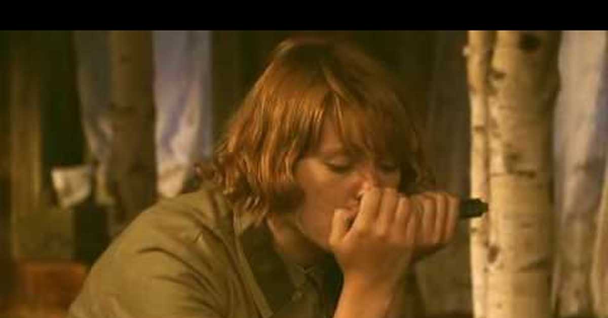Щербатый месяц. Щербатый месяц из сериала а зори здесь тихие. Щербатый месяц на воле за рекой. Щербатый месяц песня. Песня Щербатый месяц из фильма